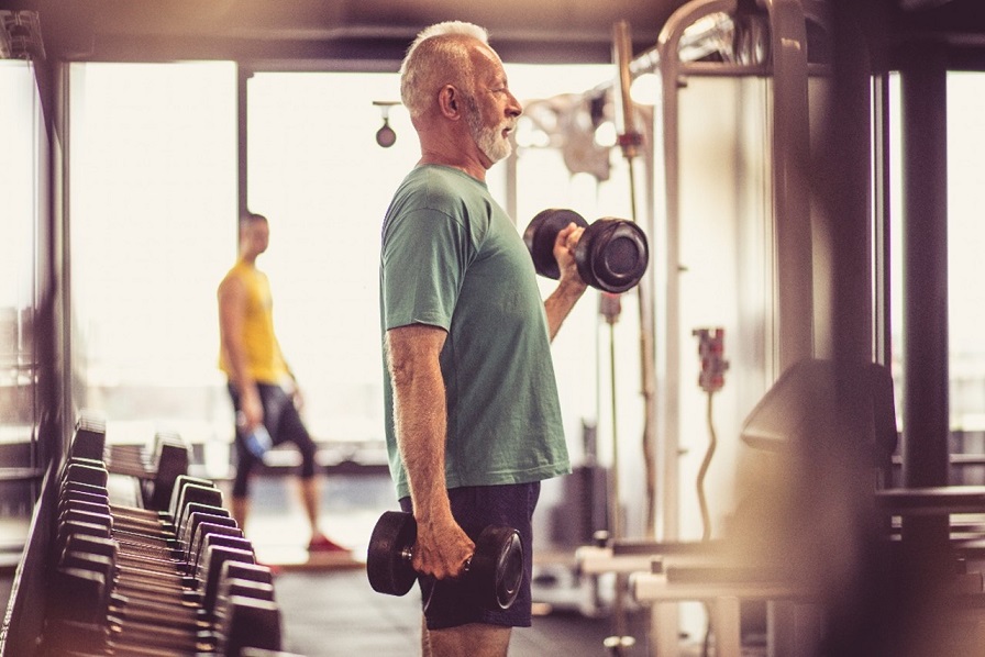 man lifting weights benefit heart health